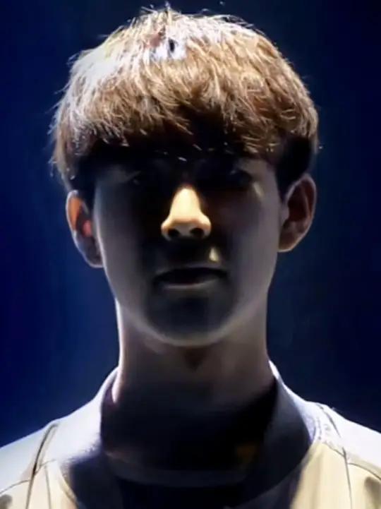 TheShy 和 369 的德莱文在1级交战！他们都死了，但最终 369 获胜了！